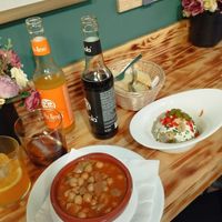 Y más at Estacion Quimera in Malaga