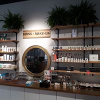 Make up at Veganie in Paris