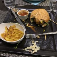Burger and chips at Oh Terroir in Montargis