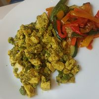 Tofu con zucchine e verdure spadellate at La Gastronomia Veg in Turin