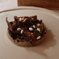 Ritorno dal Bosco - funghi shitake su crema di funghi champignon at Al Tiglio Cucina Naturale in Moruzzo