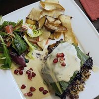 Quinoa wrapped into cabbage next to mushrooms (main dish) at Mariposa in Nuremberg