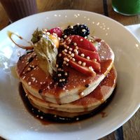 Pancakes mit Obst at Geh Veg in Berlin