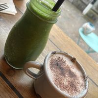 Green smoothie and hot chocolate   at Geh Veg in Berlin