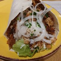 Gyros Burrito mit Kmoblauch Soße at Vegano in Gross-gerau