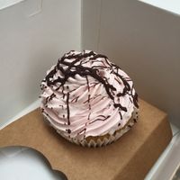 Vanilla cupcake with raspberry frosting at Bohemian Lane in Bilbao