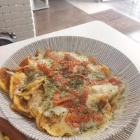 Patatas con bacon y queso at El Oju in Granada