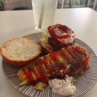 Tortilla de patatas y hamburguesa (tapa) at El Oju in Granada