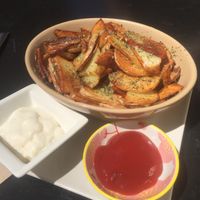 Patatas dos salsas at El Oju in Granada