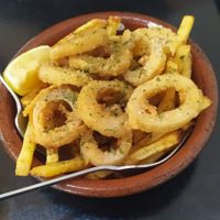 Aros de calamares veganos at El Oju in Granada