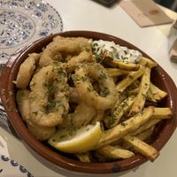 Calamares con patatas y veganesa   at El Oju in Granada