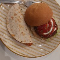 Quesadilla and mini burger at El Oju in Granada