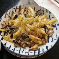 Patatas bastante ricas con queso y champis at El Oju in Granada