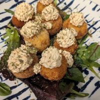 Fried cheese balls (sarter) at El Oju in Granada