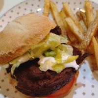 Sandwich with chori and fries at El Oju in Granada