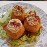 Delicatas de Keso (cheese nuggets with dried tomatoes mayonnaise) at El Oju in Granada