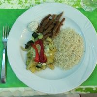 Grilled seitan, rice, vegetables and vegan dips at Welcome Bistrot in Trieste