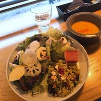 Salad lunch at 8ablish Cafe in Tokyo