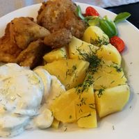 Wyśmienite boczniaki a'la schabowy. Zestaw jak w domu😄smacznie i do syta at Restauracja Ciasna in Torun