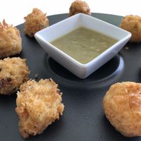 Buñuelos vegetales con salsa de puerros at Casa Chema in Oviedo