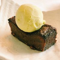 Brownie de chocolate con helado de aguacate y avellanas at Casa Chema in Oviedo