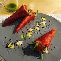 red peppers rolls at Mantra Raw in Milan