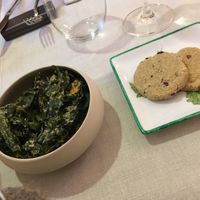 Kale chips and cookies at Mantra Raw in Milan