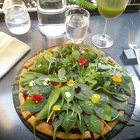 Amazing pizza (art), with 2 flavours combined (pesto mushroom and tomato cream) at Mantra Raw in Milan