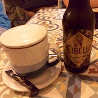 Rooibos tea and IPA wheat beer at VEGA - Luna in Madrid