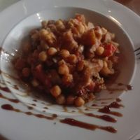 Main course of the day: chick peas with mushrooms and sun-dried tomatoes. at VEGA - Luna in Madrid