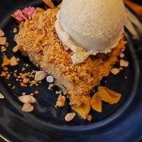 Crumble de manzana at VEGA - Luna in Madrid