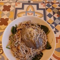 Rice vermicelli with spinach and black garlic aioli at VEGA - Luna in Madrid