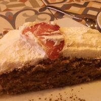 Deliciosa tarta con sabor a lavanda :) Me encantó. at VEGA - Luna in Madrid