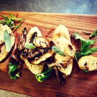 Mushroom bruschetta with white beans  at Hagedis in The Hague