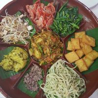 Vegan sharing platter at Sun Flower Restaurant in Nyaungshwe