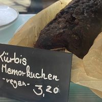 Vegan marble pumpkin cake covered in chocolate chips   at Coffee Pirates in Essen