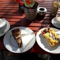 Rechts ist vegan ;) at Coffee Pirates in Essen