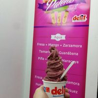 *vegan*
lemon base with blueberries and strawberries!

(vegans, remember to ask for the water base or the lemon water base instead of the yoghurt)
:)  at Delit in Merida