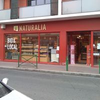 The store is clean and well lighted.
 at Naturalia in Malakoff