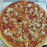 Tomato and garlic pizza with vegan mozerella (asked specifically for that to be added) at Rizoma in Barcelona