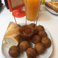 Falafel fun! at Cafe-Obrador Okapi in Bilbao