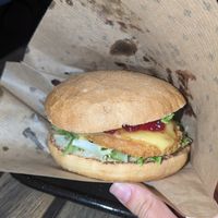 Pink burger at Swing Kitchen - Schottenfeldgasse in Vienna