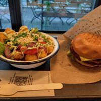 Caesar Salad und Trüffel Burger at Swing Kitchen - Schottenfeldgasse in Vienna