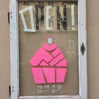 opeimg times and the logo at Cukrárna in Brno