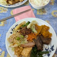 Veggie buffet at Rén Hé SùShí 人和素食 in Hengchun