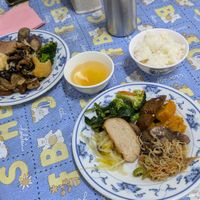 Veggie buffet at Rén Hé SùShí 人和素食 in Hengchun