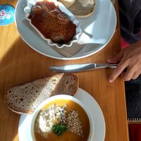 Süsskartoffelkokossuppe 💚, Currywurst at Sol in Konstanz