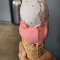 Straciatella und Erdbeereis🍓 at Sol in Konstanz