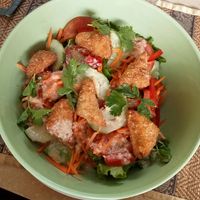 Vegan chicken salad at Cafe del mundo in Luang Prabang