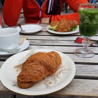 Brioche filled with chocolate and a green smoothie at Sali and Pistacchi in Domodossola